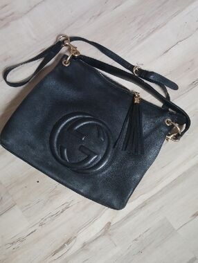 GUCCI LARGE BLK SOHO PEBBLED LEATHER BAG.